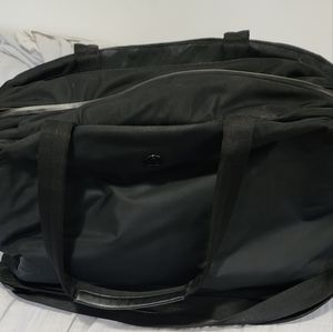 Lululemon Go Getter padded weekender 45L